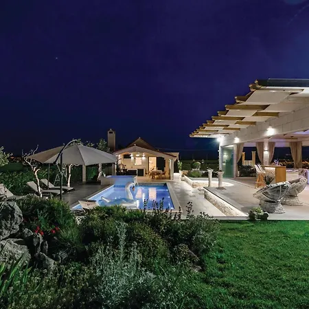 Holiday home Beautiful In Seget Donji Trogir