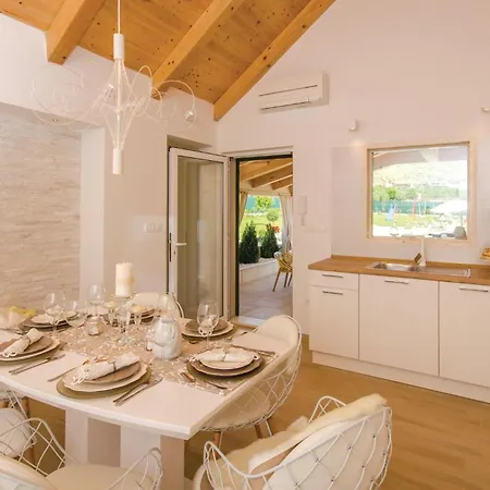 Cozy In Seget Donji With Jacuzzi * Trogir