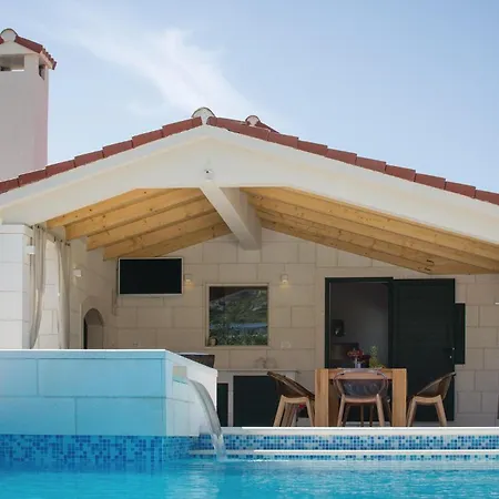 Cozy In Seget Donji With Jacuzzi Trogir