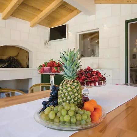 Tatil Evi Cozy In Seget Donji With Jacuzzi Trogir