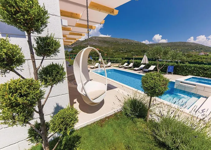 Dom wakacyjny Beautiful In Seget Donji Trogir