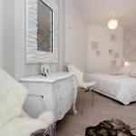 Stunning Home In Seget Donji * Trogir