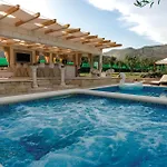 Stunning Home In Seget Donji Trogir