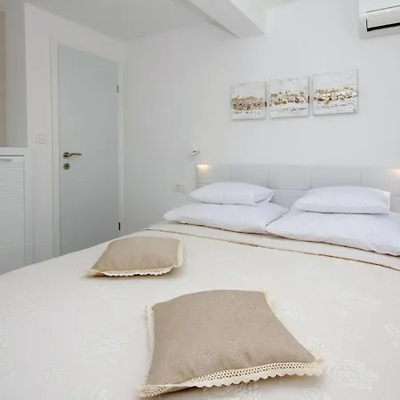 Beautiful In Seget Donji *