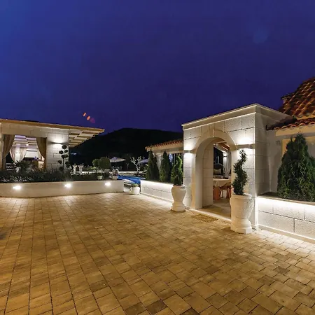 Stunning Home In Seget Donji *