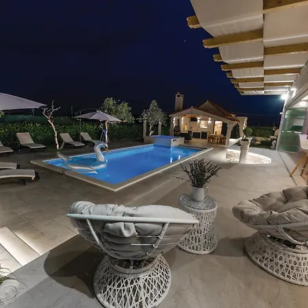 Tatil Evi Beautiful In Seget Donji