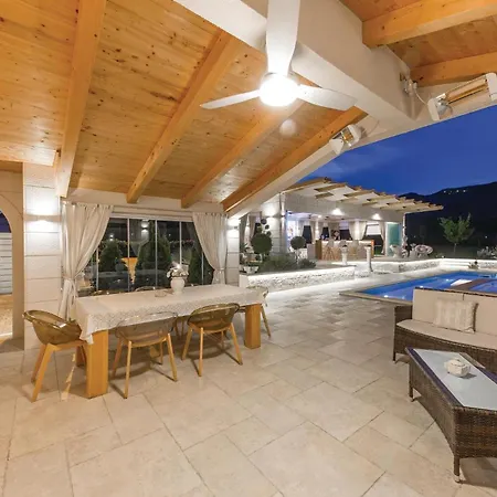 Stunning Home In Seget Donji