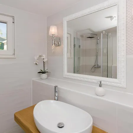 Holiday home Cozy In Seget Donji With Jacuzzi Trogir