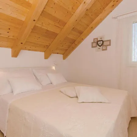 Cozy In Seget Donji With Jacuzzi Holiday home