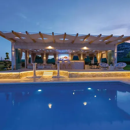 Cozy In Seget Donji With Jacuzzi * Trogir