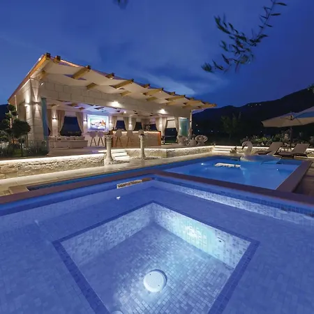 Cozy In Seget Donji With Jacuzzi * Trogir