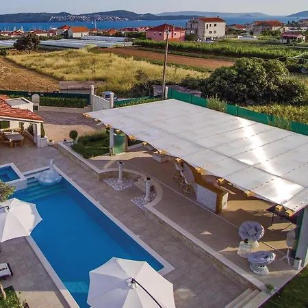 Cozy In Seget Donji With Jacuzzi * Trogir
