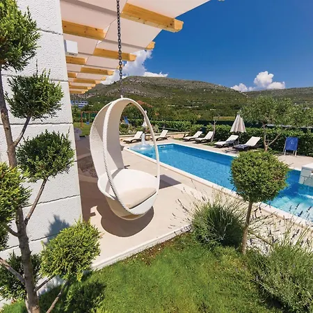 Holiday home Cozy In Seget Donji With Jacuzzi Trogir